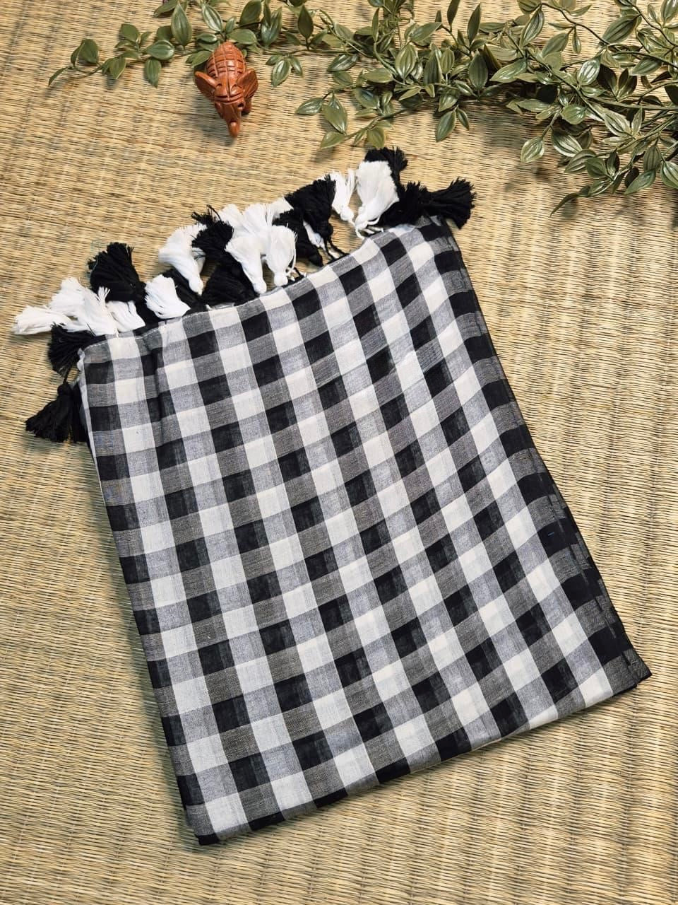 Kalindi Checked Mul Saree