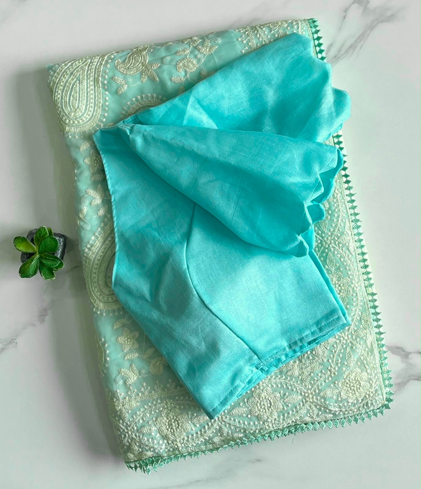 Adityaa Chikan Saree