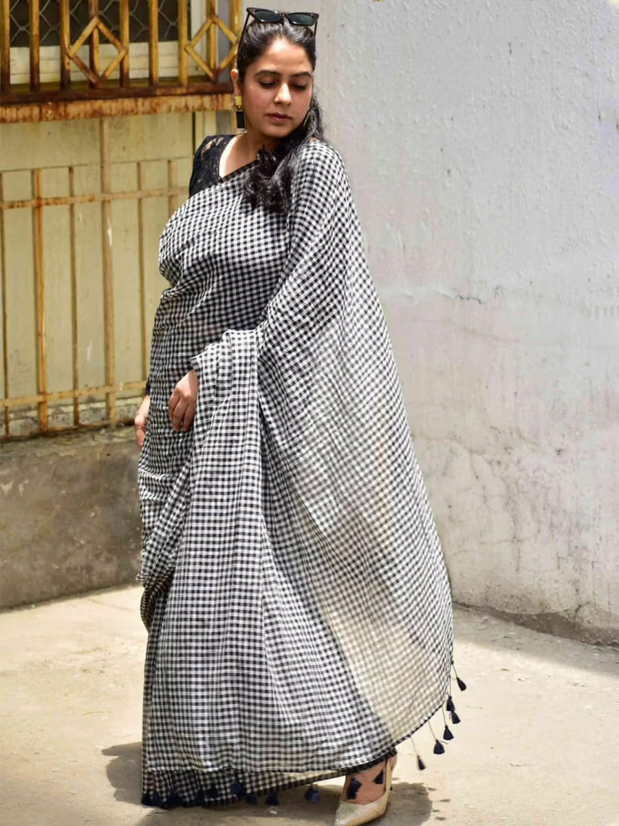 Kalindi Checked Mul Saree