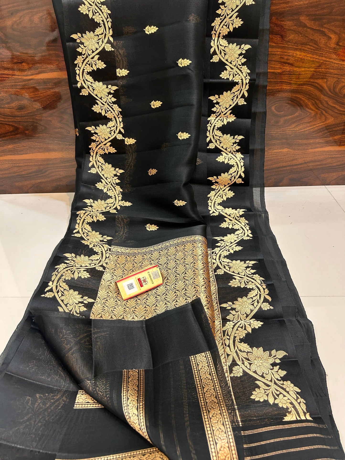 Banarasi hazaar booti Saree