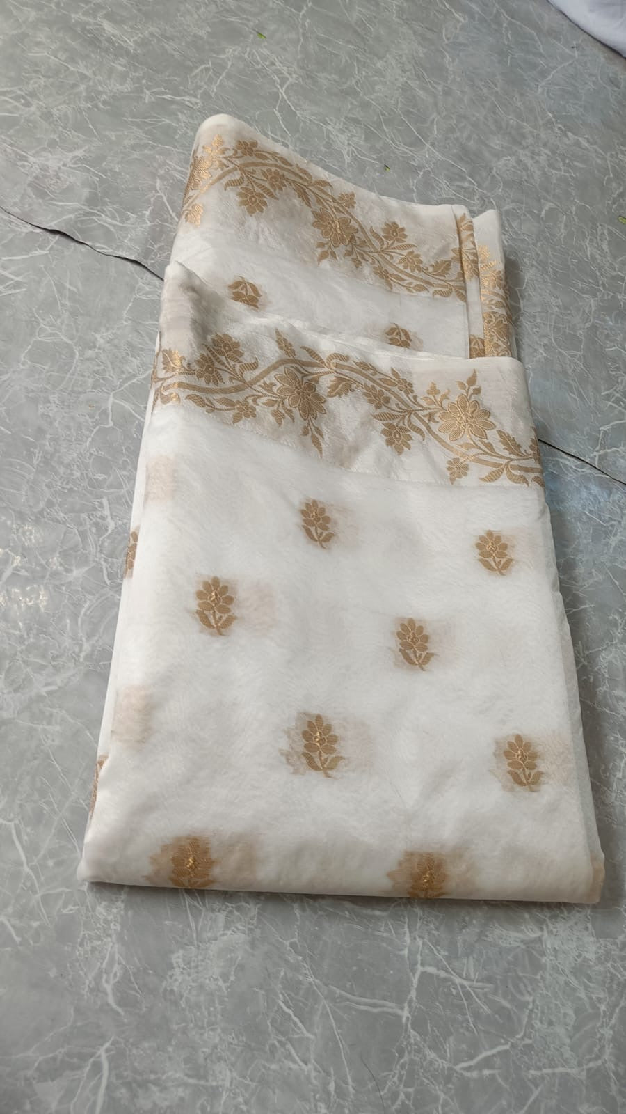 Banarasi hazaar booti Saree