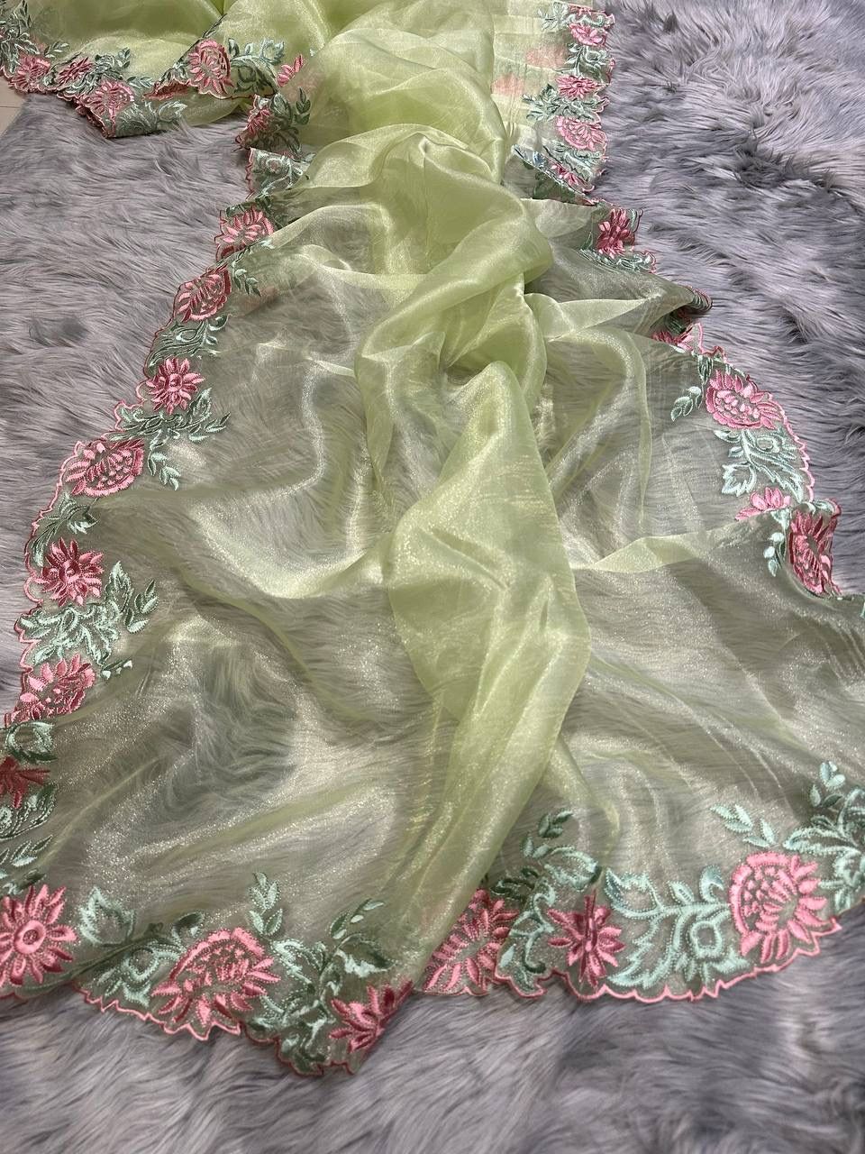 Phool bahar organza saree