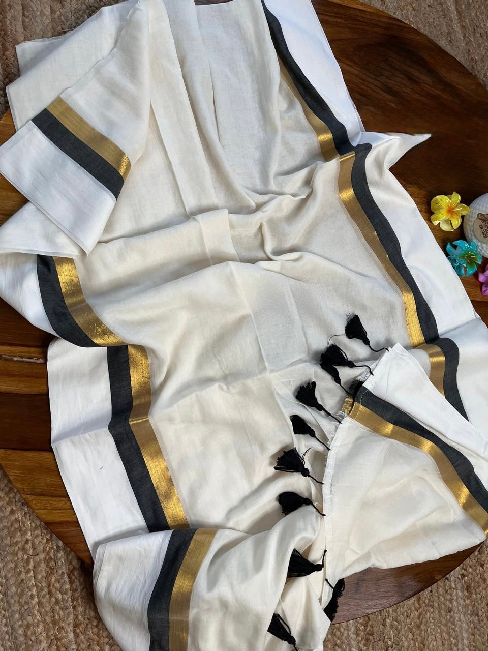 Kala Sada Mul Saree