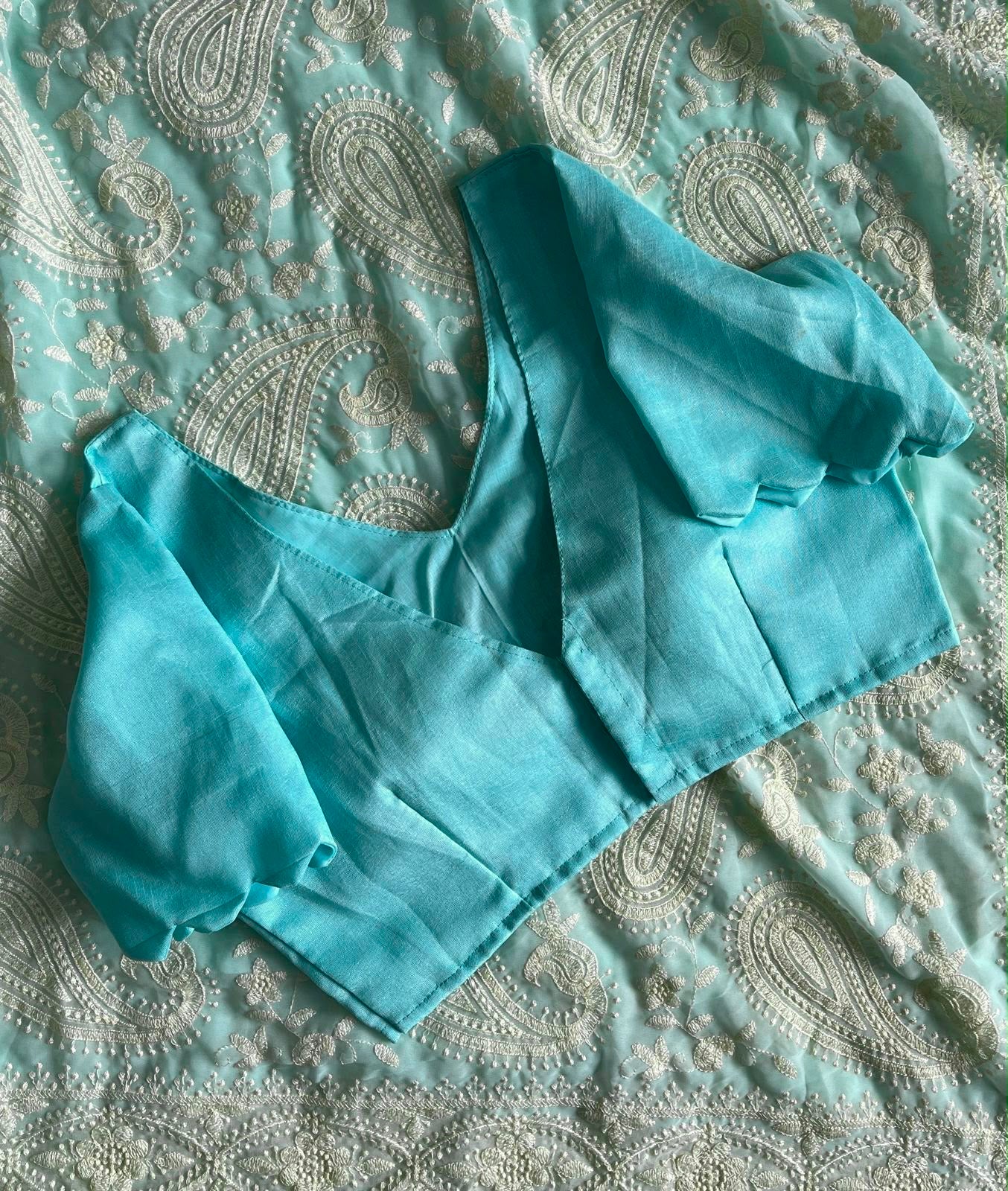 Adityaa Chikan Saree