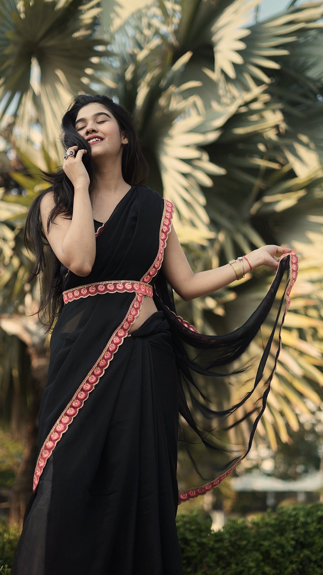 black sarees, party wear sarees photos, plain black saree black saree,black  sarees,black saree desig | Black saree, Black saree blouse designs, Party  wear sarees